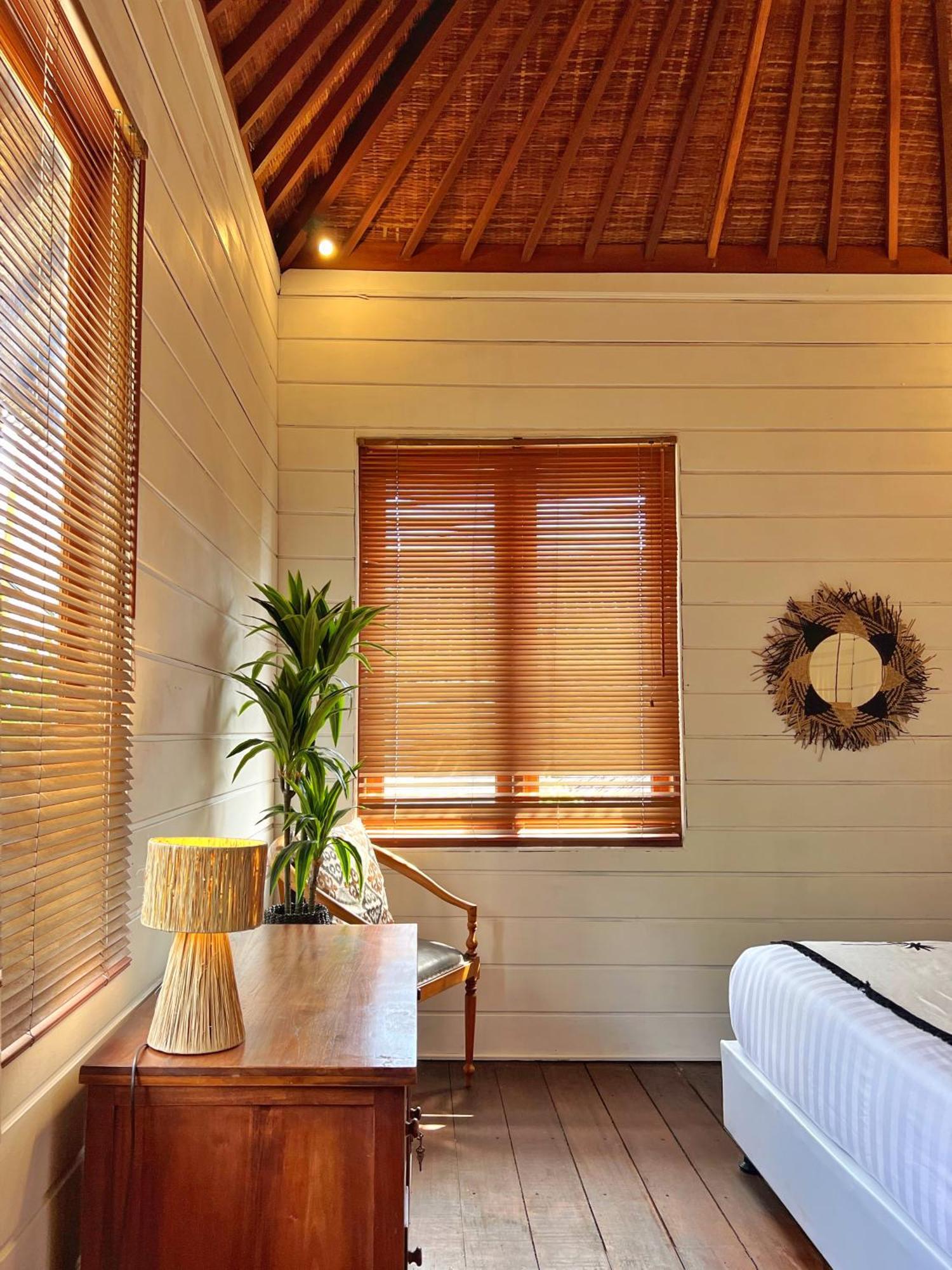 Nicole 5br Paradise, Quiet Area In Oberoi *