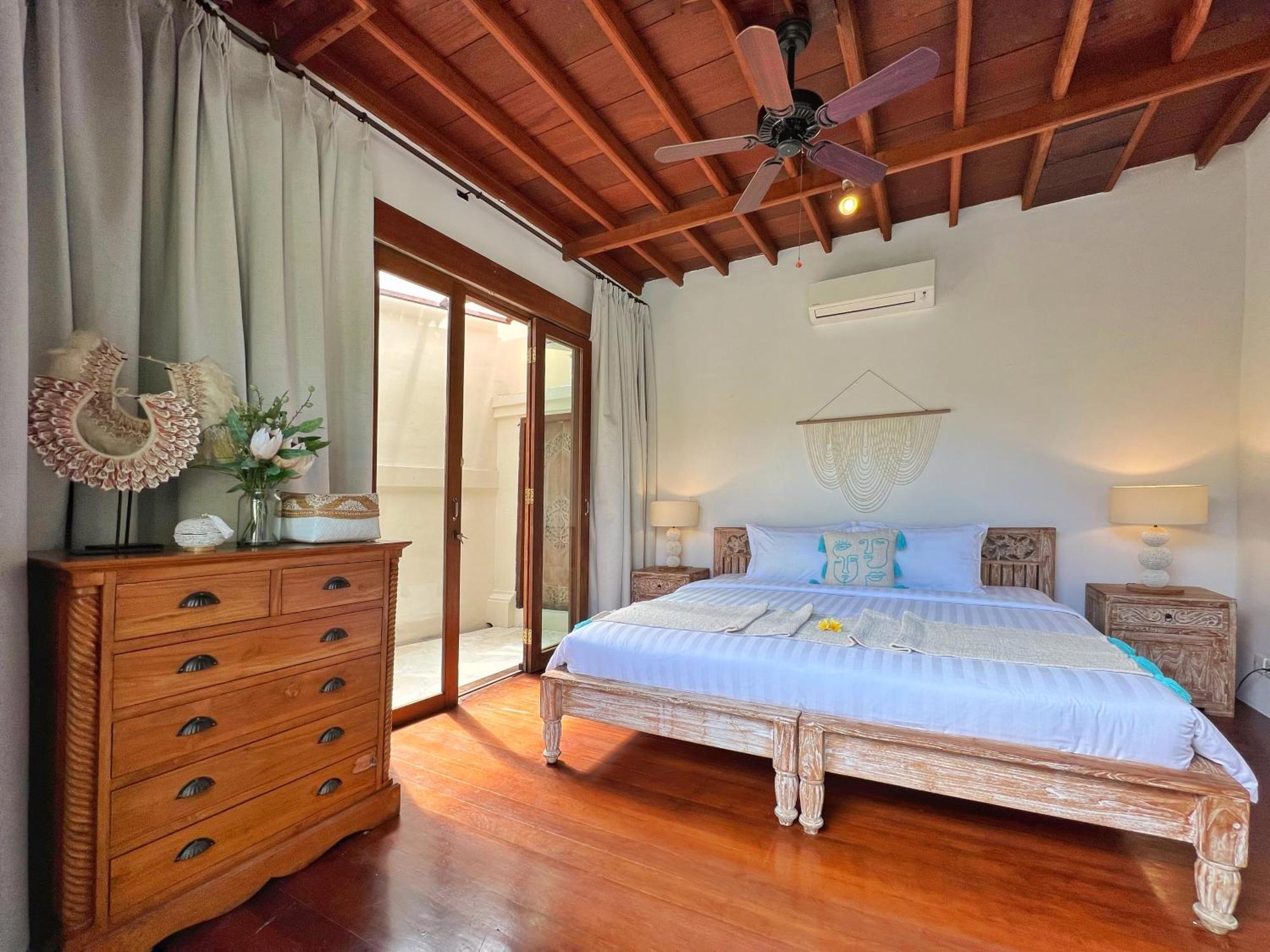 Villa Nicole 5br Paradise, Quiet Area In Oberoi